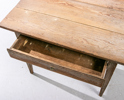 BORD MED LÅDA