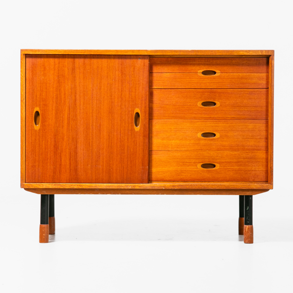 SIDEBOARD