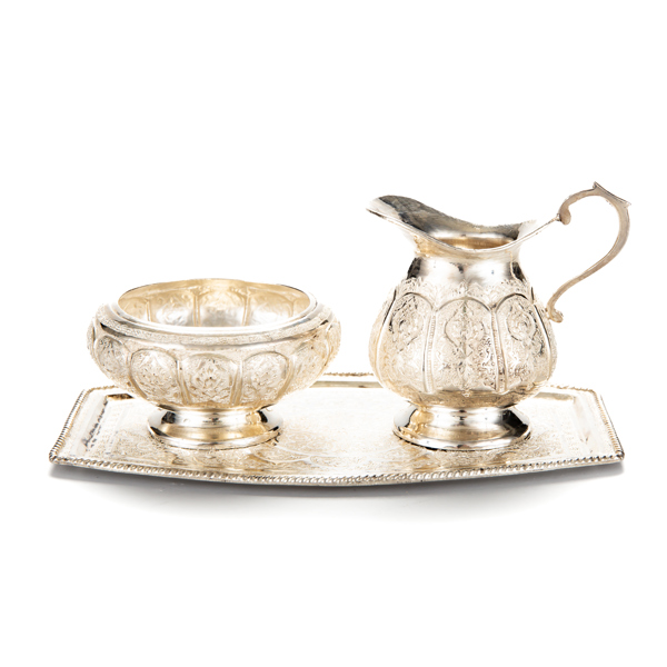 BRICKA MED SOCKERSKÅL & GRÄDDKANNA