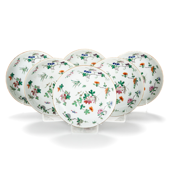 A SET OF SIX CHINESE FAMILLE ROSE PLATES